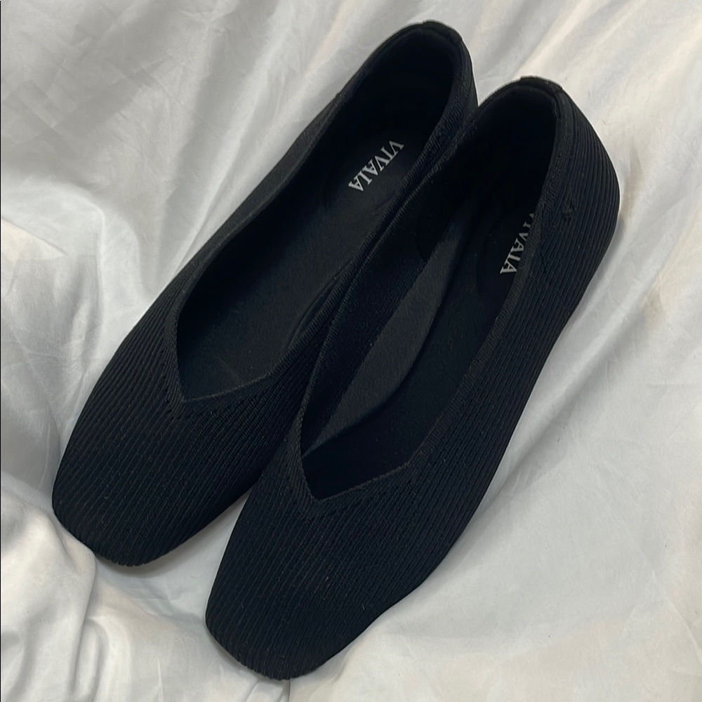 Vivaya  Margot Women's Classic Black Walking Flats